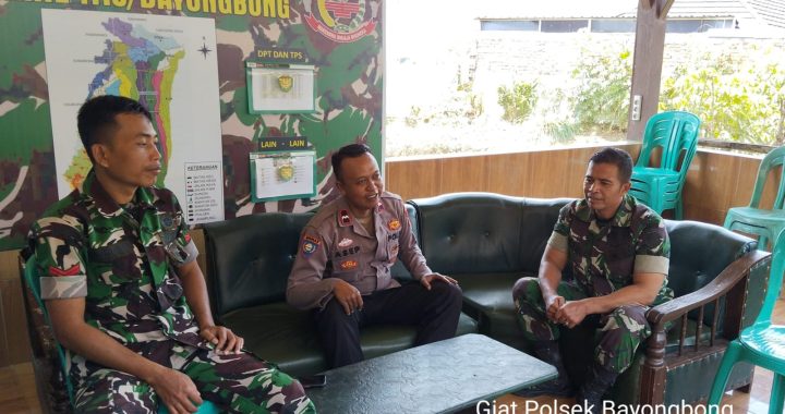 SINERGITAS TNI-POLRI ANGGOTA POLSEK BAYONGBONG DAN POLSUBSEKTOR CIGEDUG  GIAT PATROLI SAMBANG WARGA DAN MEMBERIKAN PESAN PESAN PADA WARGA DAN TOKOH MASYARAKAT