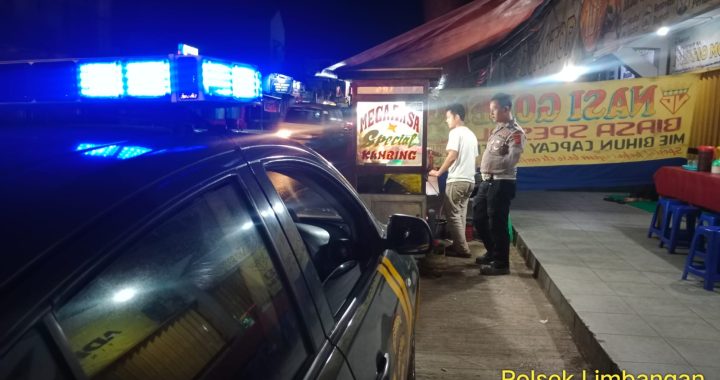 Anggota polsek limbangan berikan himbauan kepada pedagang yang berjualan pada malam hari