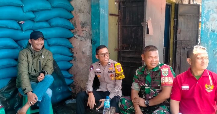 SINERGITAS TNI-POLRI ANGGOTA POLSEK BAYONGBONG DAN POLSUBSEKTOR CIGEDUG  GIAT PATROLI SAMBANG WARGA DAN MEMBERIKAN PESAN PESAN PADA WARGA DAN TOKOH MASYARAKAT