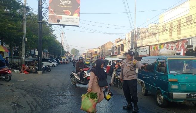 Pagi Hari Anggota Polsek Wanaraja Turun Ke Jalan