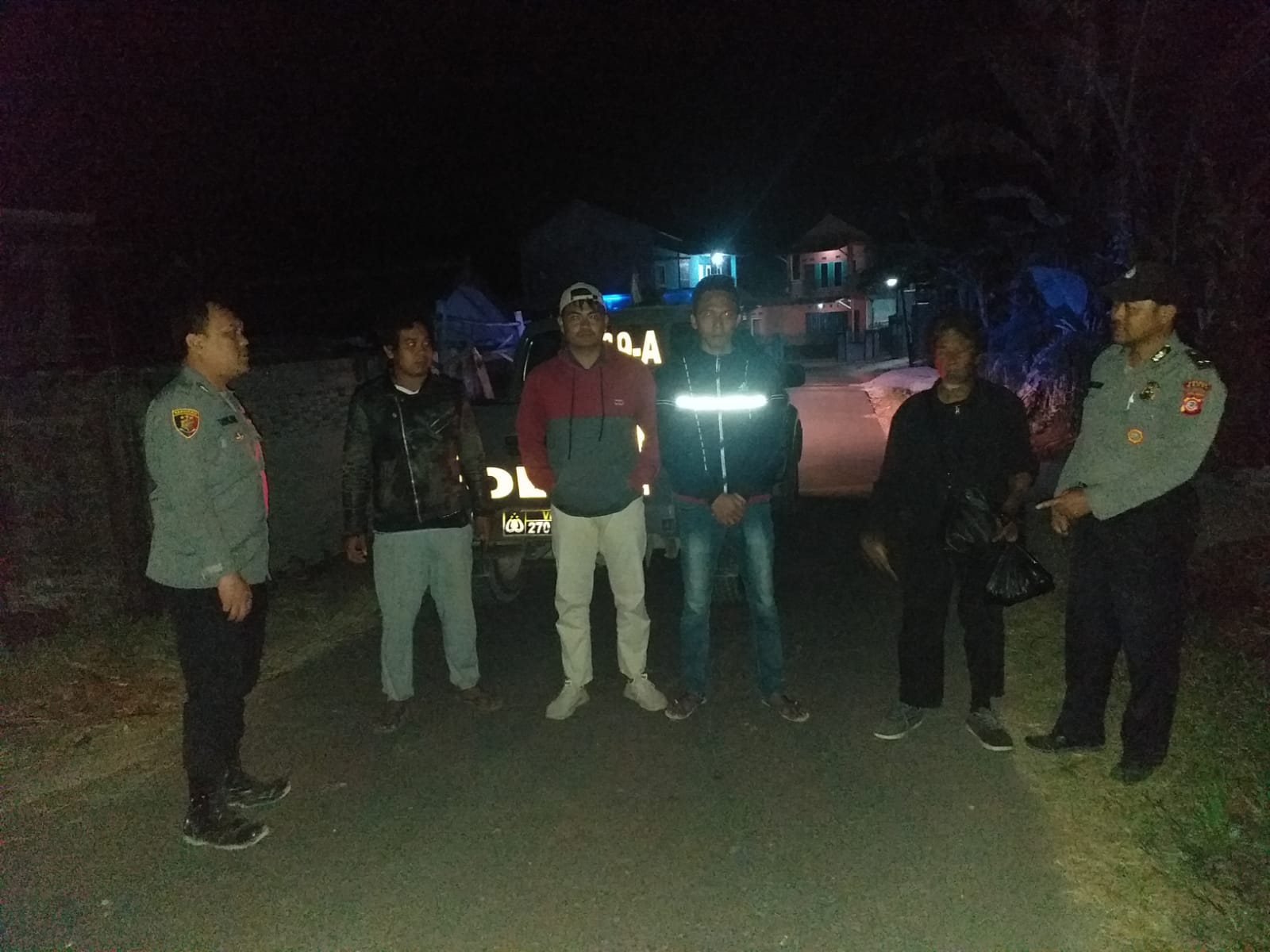 Patroli kryd malam personil polsek leles polres Garut bersama warga masyarakat