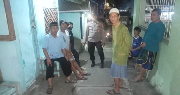 Kegiatan polsek leles polres garut laksanakan kegiatan patroli kryd malam di Ds. Lembang