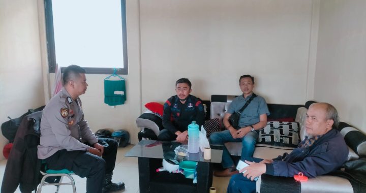 Kegiatan rutin personil polsek leles polres garut melaksanakan ngariung kamtibmas