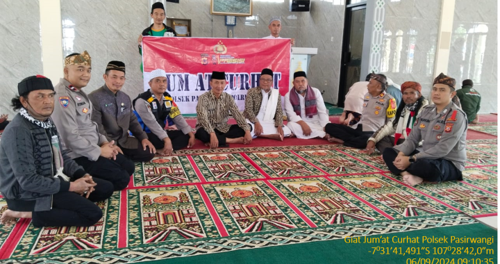 Kapolsek Pasirwangi beserta anggota melaksanakan kegiatan Jumat Curhat dalam rangka Cooling System Menjelang Pilkada 2024.