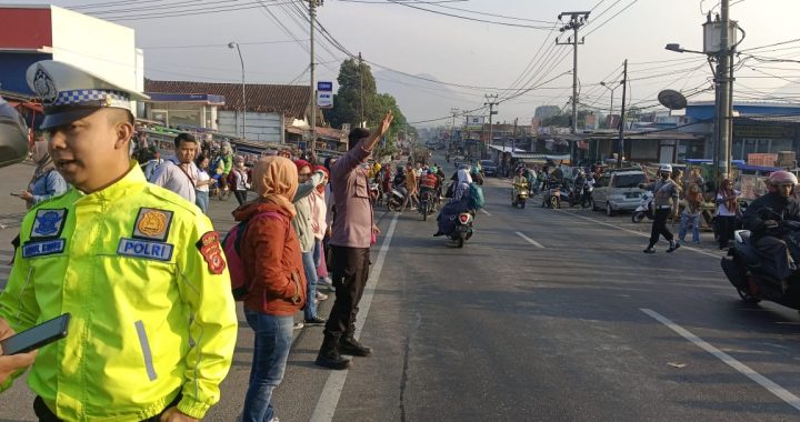 Rutinitas Gatur jam rawan pagi personil polsek leles polres garut di Pt. changshin leles