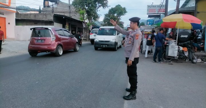 Rutinitas Gatur jam rawan pagi anggota polsek leles polres garut di jl. raya leles