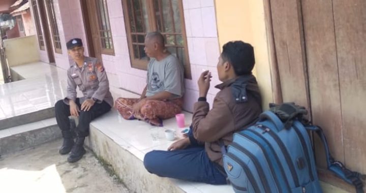 Kegiatan rutin anggota polsek leles polres Garut laksanakan ngariung kamtibmas di kp. corenda