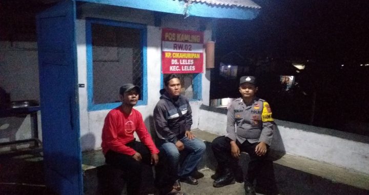 Rutinitas Personil polsek leles polres garut laksanakan kegiatan patroli kryd malam di Ds. Ciburial