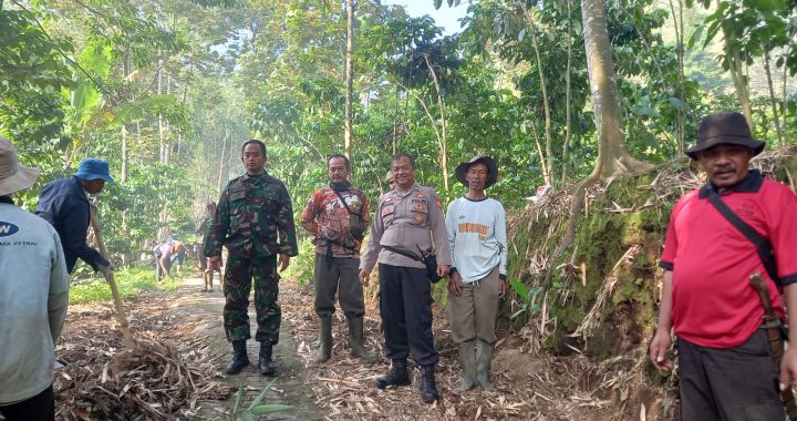 Bhabinkamtibmas polsek leles polres garut melaksanakan ngariung kamtibmas di kp. kaum