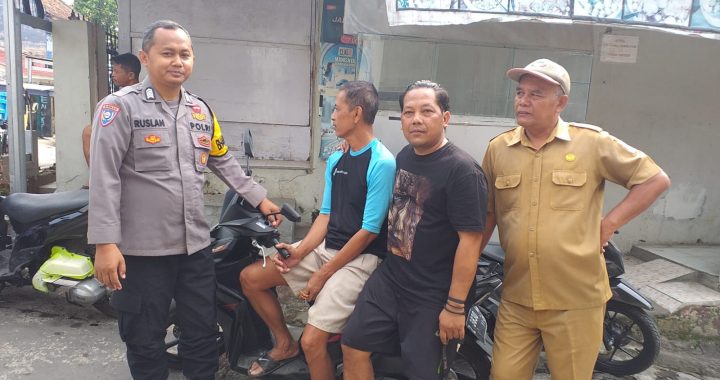 Bhabinkamtibmas polsek leles polres garut laksanakan ngariung kamtibmas di kp. taraju