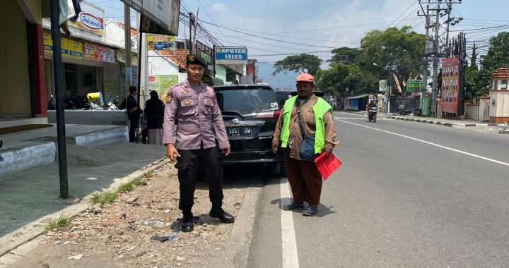 Rutinitas Giat anggota polsek leles polres Garut laksanakan gatur jam rawan pagi di smpn 1 Leles