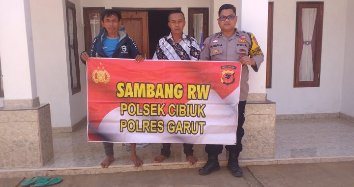 Anggota polsek cibiuk meaksanakan sambang rw dan himbauan kamtibmas