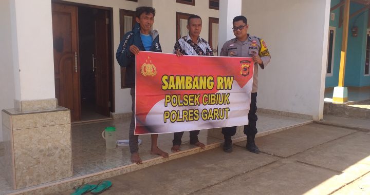 Anggota polsek cibiuk sambangi warga cibiuk melalui kegiatan sambang rw