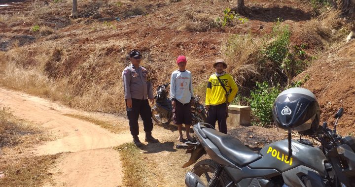 Bhabinkamtibmas desa lingkungpasir cibiuk sambangi warga binaannya di kp. cidahu cibiuk