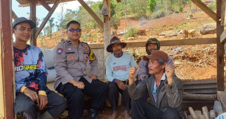 Bhabinkamtibmas polsek cibiuk melaksanakan kegiatan ngariung kamtibmas