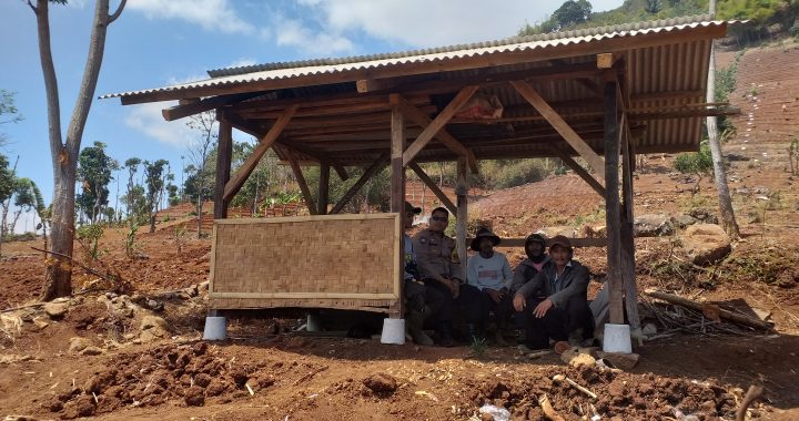 Bhabinkamtibmas desa lingkungpasir cibiuk melaksanakan kegiatan ngariung kamtibmas