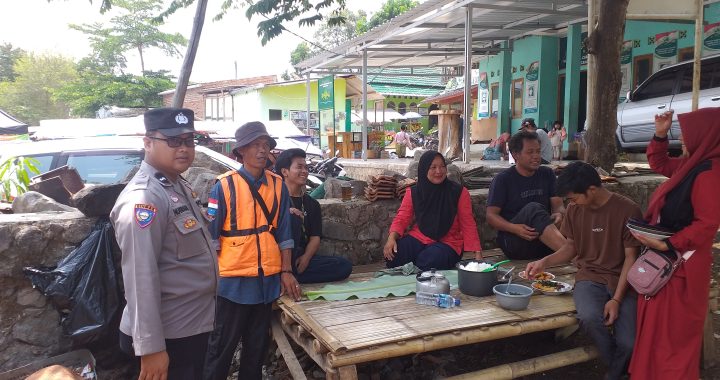 Kegiatan door to door Bhabinkamtibmas polsek cibiuk sambangi warga binaannya