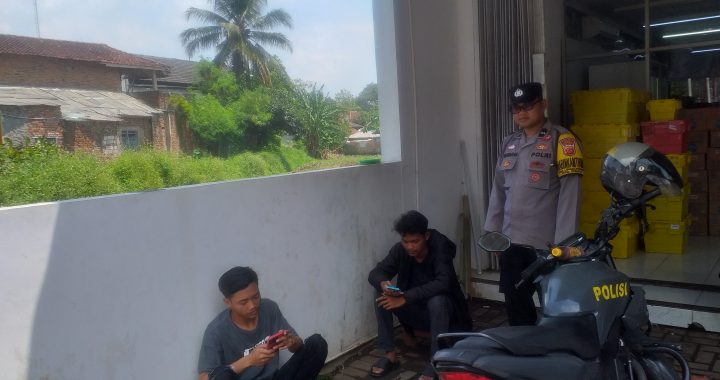 Kegiatan patroli dialogis anggota polsek cibiuk