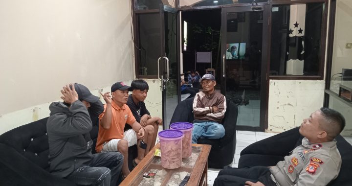 Polsek Pakenjeng Melaksanakan Silaturahmi Kamtibmas di Kampung Cijulang Desa Jatiwangi