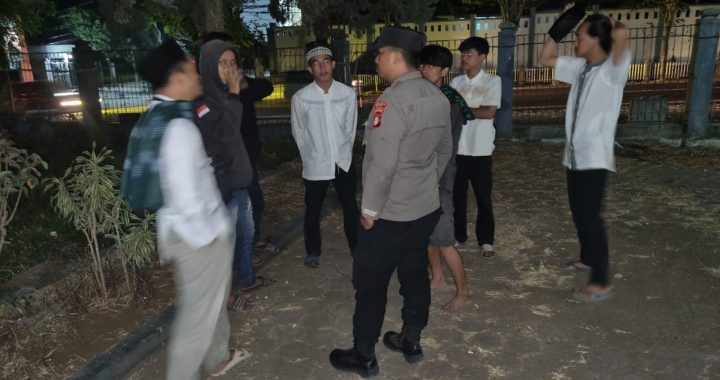 cegah kejahatan personil polsek leles polres garut laksanakan patroli kryd di Ds. haruman