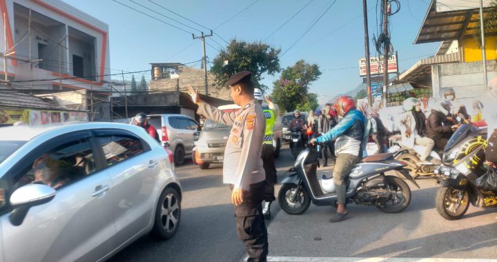 Polsek leles polres garut berikan pelayanan jam rawan pagi di sp3 skj leles