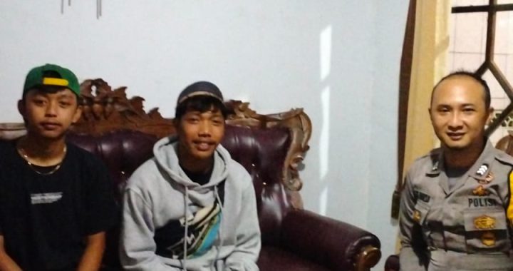 SAMBANG WARGA DESA GIRIMUKTI OLEH ANGGOTA POLSEK CISEWU