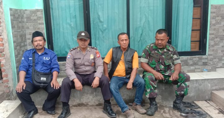 antisipasi kejahatan polsek leles polres garut melaksanakan giat sinergitas Tni Polri di kp. jati