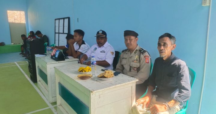 ANGGOTA POLSEK CISEWU POLRES GARUT  MELAKSANAKAN SOSIALISASI POLMAS KEPADA MASYARAKAT DESA CIKARANG