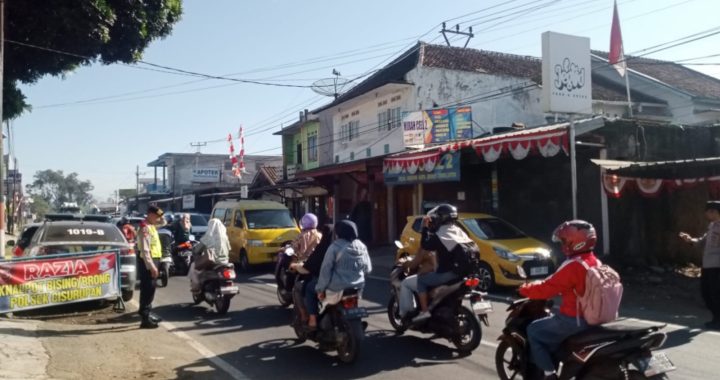 Anggota Polsek Cisurupan Melaksanakan Patroli Sore Hari