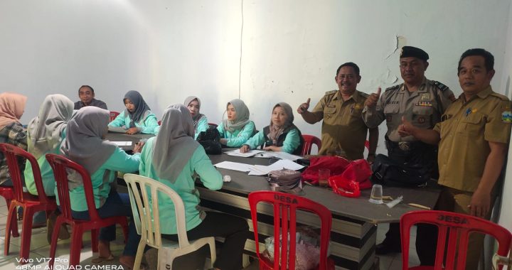 ANGGOTA POLSEK CISEWU POLRES GARUT  MELAKSANAKAN SOSIALISASI POLMAS KEPADA MASYARAKAT DESA GIRIMUKTI