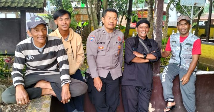 antisipasi kejahatan personil polsek leles polres garut melaksanakan ngariung kamtibmas di kp. margaluyu