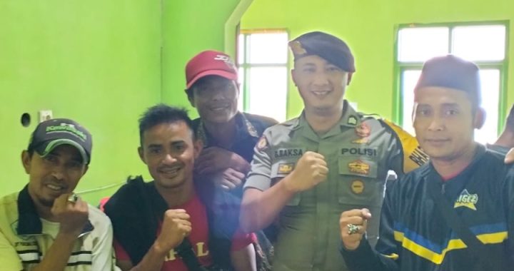 SAMBANG WARGA DESA MEKARSEWU OLEH ANGGOTA POLSEK CISEWU