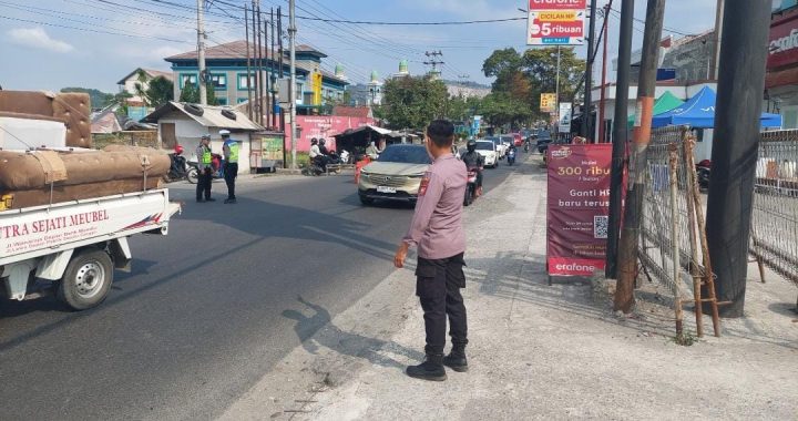 polsek leles polres garut berikan pelayanan jam rawan pagi kepada masyarakat di jl. raya leles