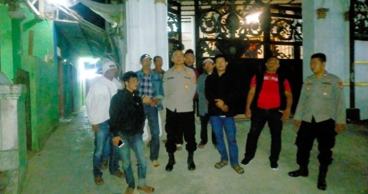 ciptakan keamanan polsek leles polres Garut laksanakan patroli kryd di Ds. margaluyu