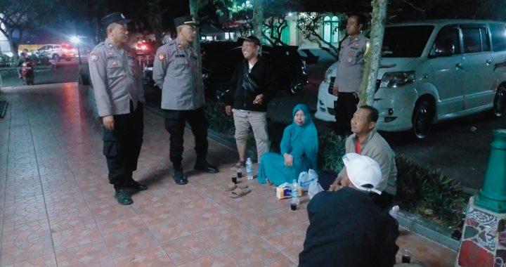 ciptakan kondusip personil polsek leles polres garut laksanakan patroli kryd di Ds. sukarame