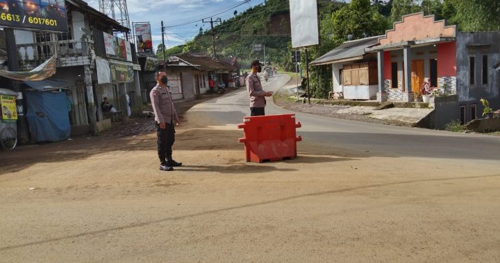 Polsek banjarwangi laksanakan patroli jelang siang hari