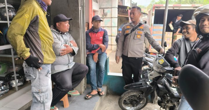 Petugas Polsek Cilawu Menggelar Sambang Bersama Warga