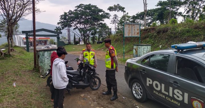 Personel Polsek Cilawu Lakukan Patroli Sambang Di Desa Mekarmukti