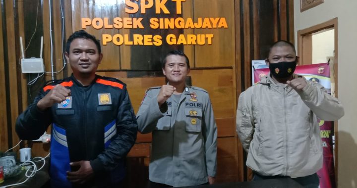 Anggota Piket Jaga Polsek Singajaya melaksanakan sispam mako