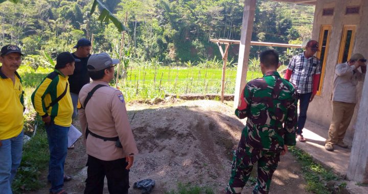 Aipda Novi Lakukan Program Door To Door Kamtibmas Di Wilayah Kelurahan Cimuncang