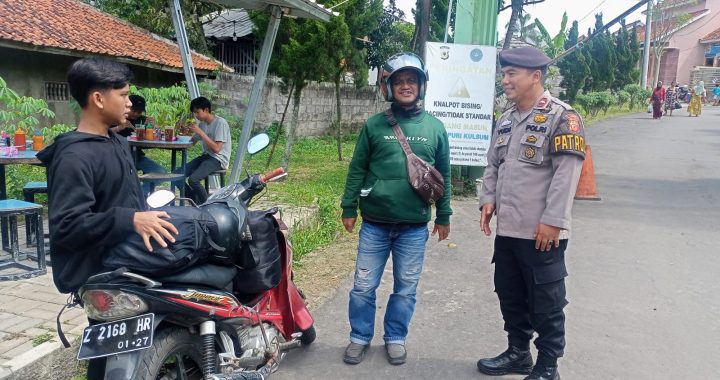 Anggota Polsek limbangan memberikan arahan kamtibmas