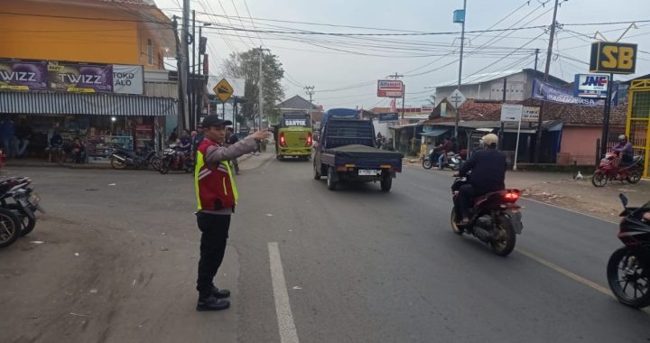 POLRES GARUT – PENGATURAN LALULINTAS POLSEK CIBATU DI SP3 SASAK BEUSI