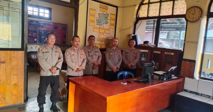 POLRES GARUT – PIKET SIAGA PAGI DI MAPOLSEK CIBATU