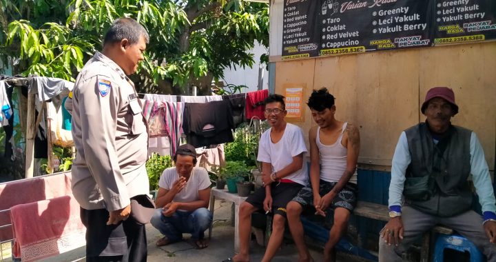 Aiptu Erie Bhabinkamtibmas Polsek Garut Kota Sosialisasikan Oncall Lapor Pak Bhabin Terhadap Warga Kelurahan Paminggir