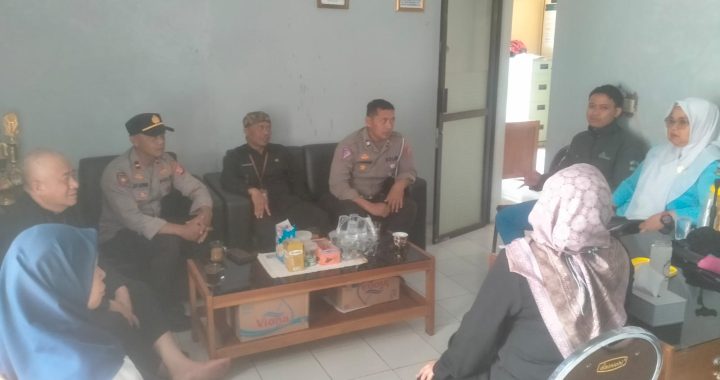 POLSEK KARANGPAWITAN KEGIATAN BHABINKAMTIBMAS DESA KARANGPAWITAN