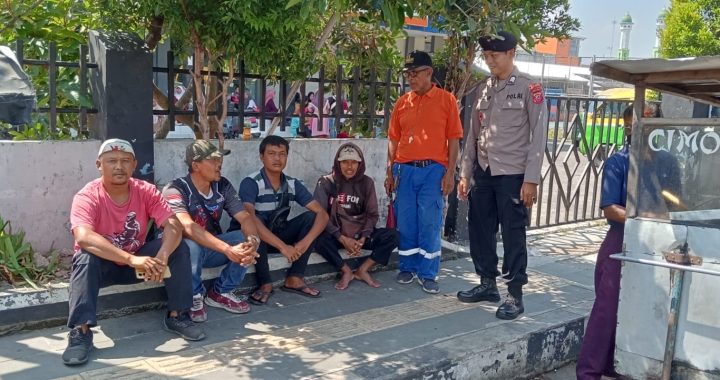 Bripka Mauladi Anggota Samapta Polsek Garut Kota Lakukan Patroli Dialogis