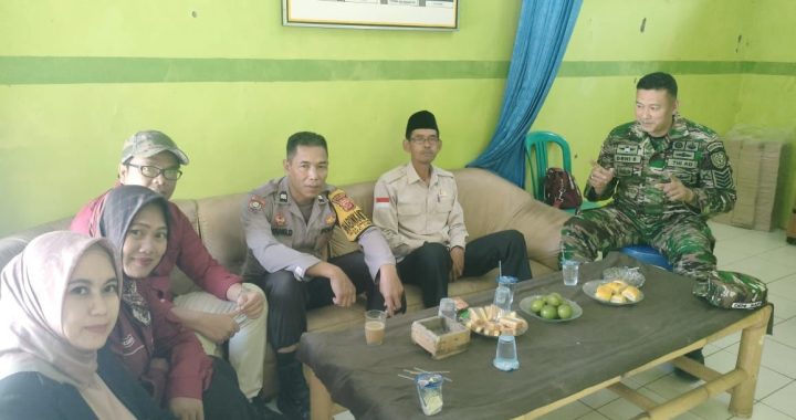 POLRES GARUT – POLSEK CIBATU LAKSANAKAN PROGRAM NGARIUNG KAMTIBMAS DENGAN WARGANYA