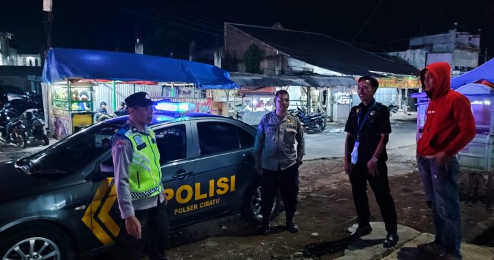 POLRES GARUT – PATROLI LAUTAN BIRU POLSEK CIBATU BANTU JAGA KONDUSIFITAS WILAYAH