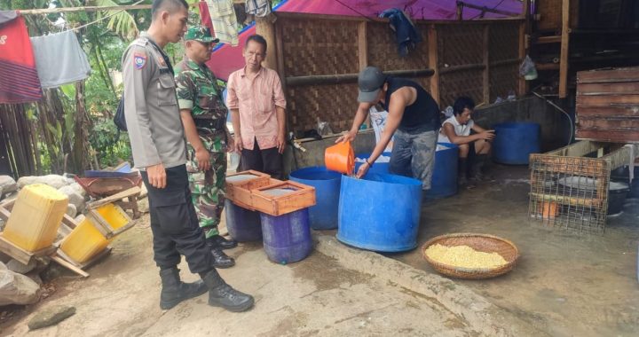 POLRES GARUT – JAGA SILATURAHMI, BHABIN POLSEK CIBATU SAMBANGI WARGA DESA NANJUNGJAYA