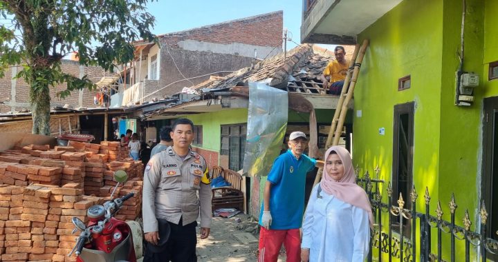 Aiptu Karno Anggota Polsek Garut Kota Lakukan Program Door To Door Kamtibmas